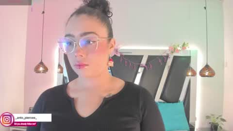 A N T O N E L L E  online show from 07.25.26