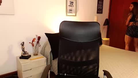 Snapshot of antoniavillamizar chatting on 10.05.25 Anto online show from 10.05.25