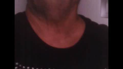 Snapshot of antonioxx454 chatting on 10.11.25 AntonioyJesy online show from 10.11.25