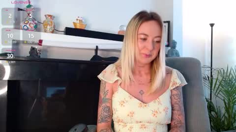 Snapshot of anttoniia chatting on 11.14.25 Antonia online show from 11.14.25