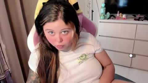   Independent model  online show from 03.11.26