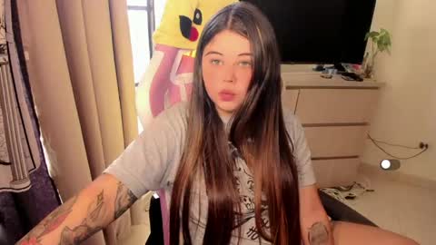   Independent model  online show from 04.28.26