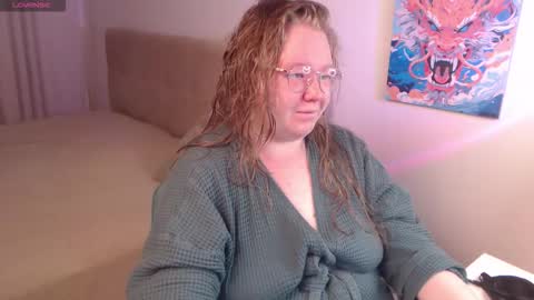 Snapshot of anya_muna chatting on 12.21.25 Anya Muna online show from 12.21.25