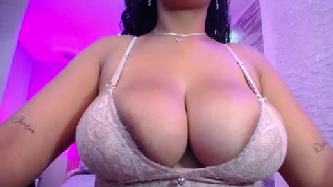 Snapshot of anyelaevansx chatting on 02.01.25 Anyela online show from 02.01.25