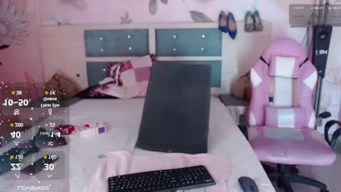 Snapshot of anyell_fox_xxx chatting on 01.27.25 anyell online show from 01.27.25