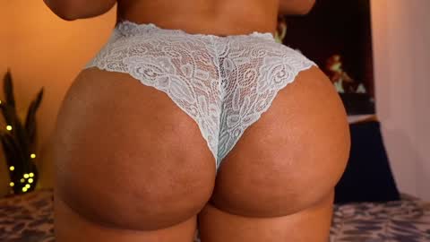 Snapshot of anyiled chatting on 01.06.25 Dulce Maria online show from 01.06.25