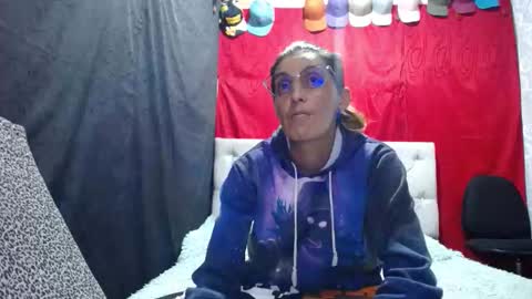 Snapshot of anyu_1306 chatting on 12.16.25 anyu online show from 12.16.25