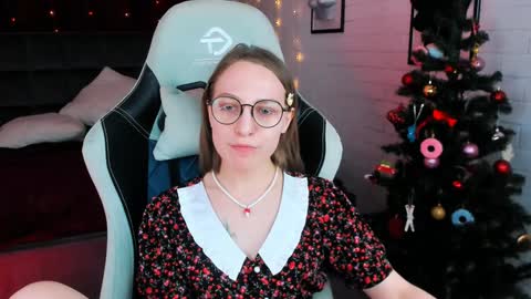 Snapshot of aphexqueen chatting on 12.20.24 APHEX QUEEN online show from 12.20.24