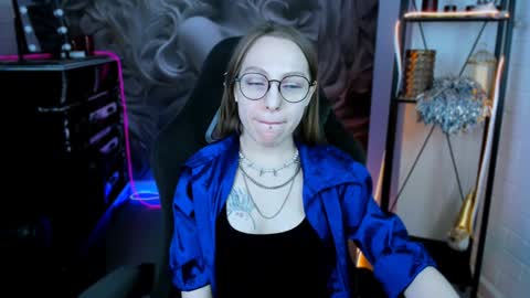 Snapshot of aphexqueen chatting on 01.24.25 APHEX QUEEN online show from 01.24.25