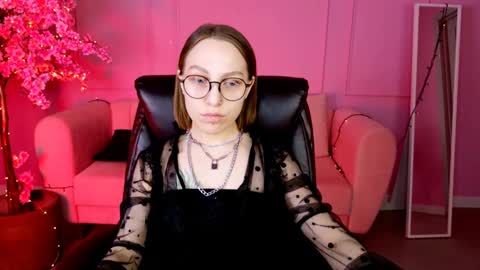 Snapshot of aphexqueen chatting on 01.27.25 APHEX QUEEN online show from 01.27.25