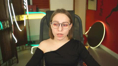 Snapshot of aphexqueen chatting on 02.04.25 APHEX QUEEN online show from 02.04.25