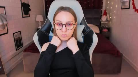 Snapshot of aphexqueen chatting on 02.10.25 APHEX QUEEN online show from 02.10.25