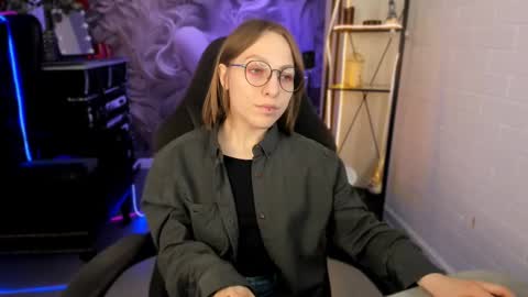 Snapshot of aphexqueen chatting on 02.27.25 APHEX QUEEN online show from 02.27.25