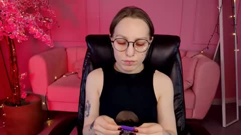 Snapshot of aphexqueen chatting on 03.03.25 APHEX QUEEN online show from 03.03.25