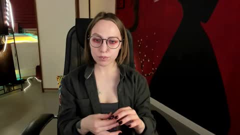 Snapshot of aphexqueen chatting on 03.08.25 APHEX QUEEN online show from 03.08.25