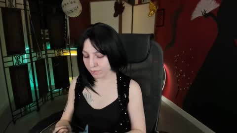 Snapshot of aphexqueen chatting on 03.12.25 APHEX QUEEN online show from 03.12.25