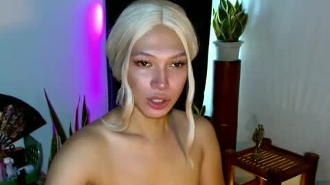 Snapshot of aphr0dite_x chatting on 12.08.24 Roman Goddess online show from 12.08.24