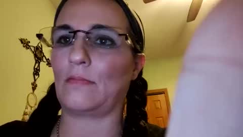 Snapshot of aphrodite60 chatting on 11.22.25 Aphrodite60 online show from 11.22.25