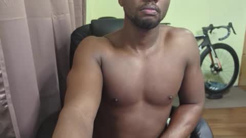 Snapshot of apollodarkmn chatting on 11.21.25 apollodarkmn online show from 11.21.25