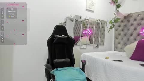 Snapshot of apolo_bianco_ chatting on 12.04.24 APOLO online show from 12.04.24