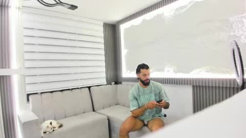 Snapshot of apolo_bianco_ chatting on 03.04.25 APOLO online show from 03.04.25