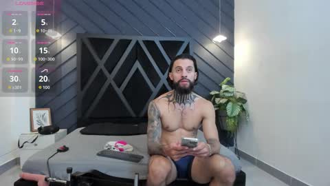 Snapshot of apolo_bianco_ chatting on 09.17.25 APOLO online show from 09.17.25