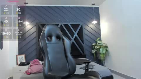 Snapshot of apolo_bianco_ chatting on 09.18.25 APOLO online show from 09.18.25