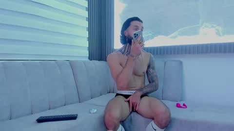 Snapshot of apolo_bianco_ chatting on 10.18.25 APOLO online show from 10.18.25