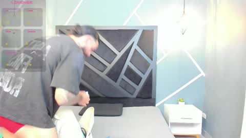 Snapshot of apolo_bianco_ chatting on 12.03.25 APOLO online show from 12.03.25