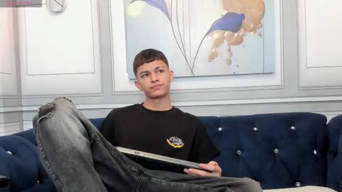 Snapshot of apolo_jonnes chatting on 03.08.26 online show from 03.08.26