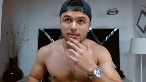 Snapshot of apolo_klein1 chatting on 02.08.25 Apolo online show from 02.08.25