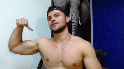 Snapshot of apolo_klein1 chatting on 02.11.25 Apolo online show from 02.11.25