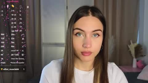 Snapshot of appleeepie chatting on 09.19.25 Vicki online show from 09.19.25