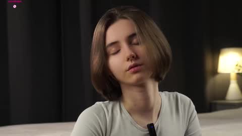 Snapshot of approche_toi_petite chatting on 02.08.26 Meghan online show from 02.08.26