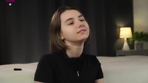 Snapshot of approche_toi_petite chatting on 02.17.26 Meghan online show from 02.17.26