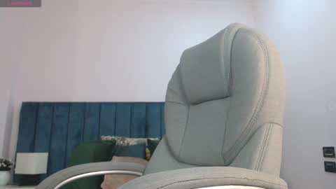 April Bunny online show from 11.22.25