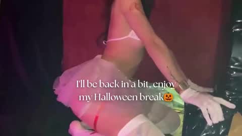 Snapshot of april_bennett chatting on 10.17.25 online show from 10.17.25