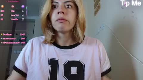 Snapshot of april_dumont5 chatting on 06.25.26 April Dumont online show from 06.25.26