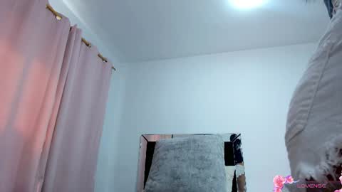 Snapshot of apriladamson_ chatting on 06.27.26 April online show from 06.27.26
