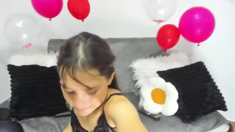 Snapshot of aprildubois_ chatting on 02.12.25 April online show from 02.12.25