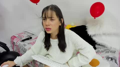 Snapshot of aprildubois_ chatting on 02.15.25 April online show from 02.15.25