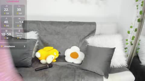 Snapshot of aprildubois_ chatting on 03.06.25 April online show from 03.06.25