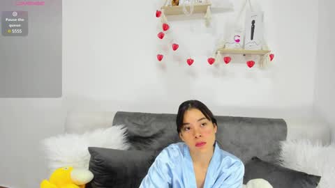 Snapshot of aprildubois_ chatting on 03.11.25 April online show from 03.11.25