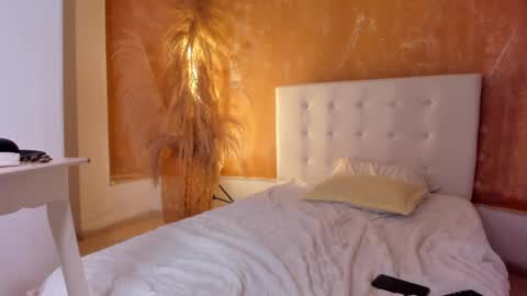 aprill_fox online show from 02.23.25