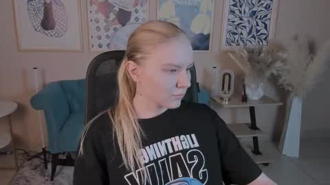 Snapshot of aprilserenity chatting on 11.02.25 April. All year round. online show from 11.02.25