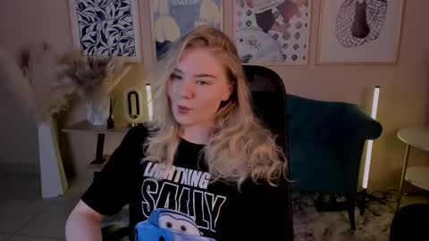 Snapshot of aprilserenity chatting on 11.14.25 April. All year round. online show from 11.14.25