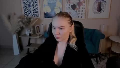 Snapshot of aprilserenity chatting on 11.16.25 April. All year round. online show from 11.16.25