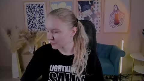 Snapshot of aprilserenity chatting on 11.24.25 April. All year round. online show from 11.24.25