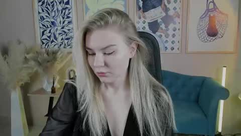 Snapshot of aprilserenity chatting on 11.24.25 April. All year round. online show from 11.24.25