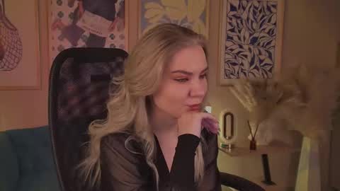 Snapshot of aprilserenity chatting on 12.02.25 April. All year round. online show from 12.02.25